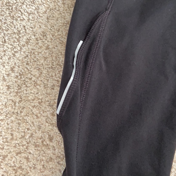 GAP Fit Pedal Pusher Workout Pants, Small - Picture 3 of 8